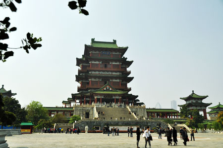 登滕王阁 览赣江景 感叹古代建筑的“瑰伟绝特”