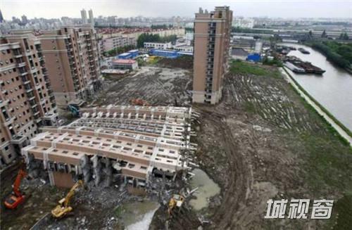 建筑史上十大失误:上海楼倒倒躺地上榜